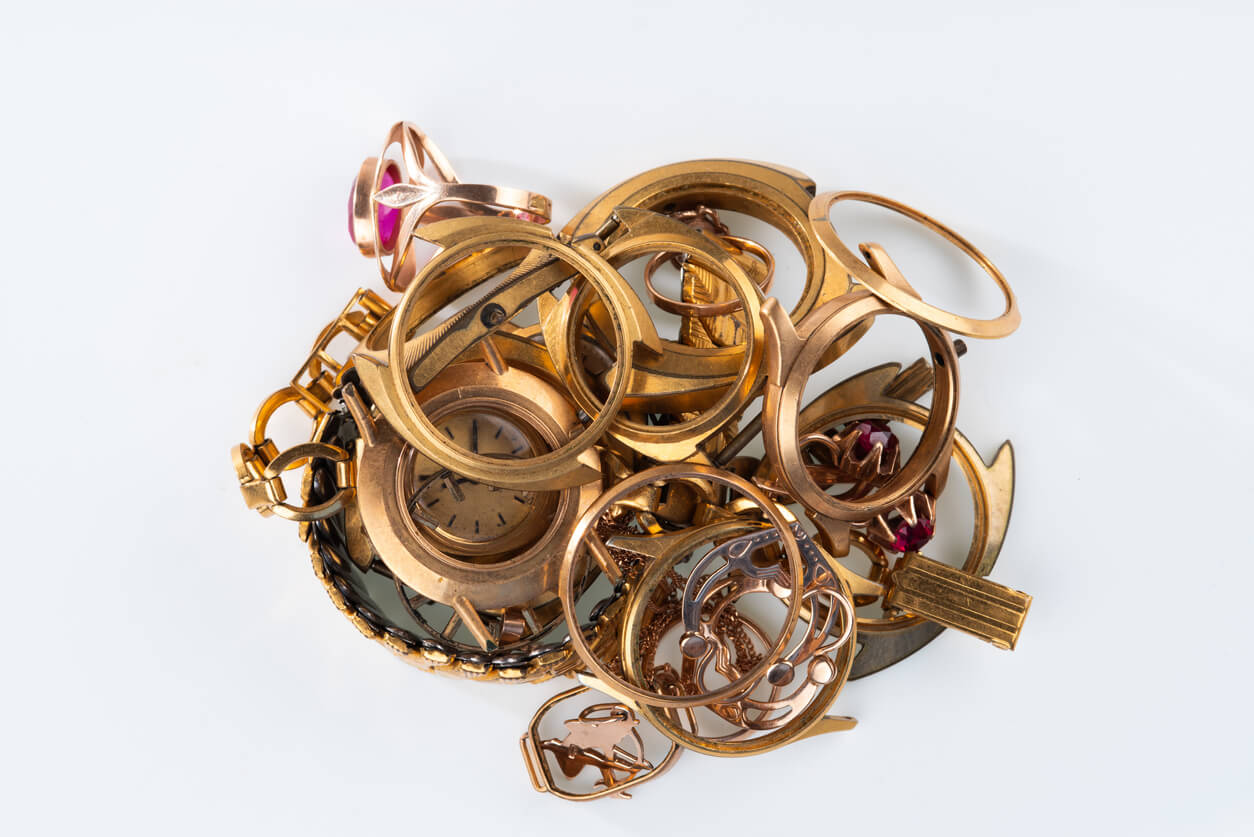 What to Do with Broken Gold Jewelry